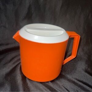 vintage Rubbermaid orange and White Pitcher 1 1/2 quart #retrokitchen